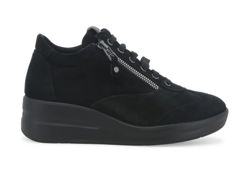 Sneakers Donna: Sneakers donna in camoscio nero r25625w